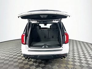 2023 GMC Yukon Denali Ultimate — thumbnail 3